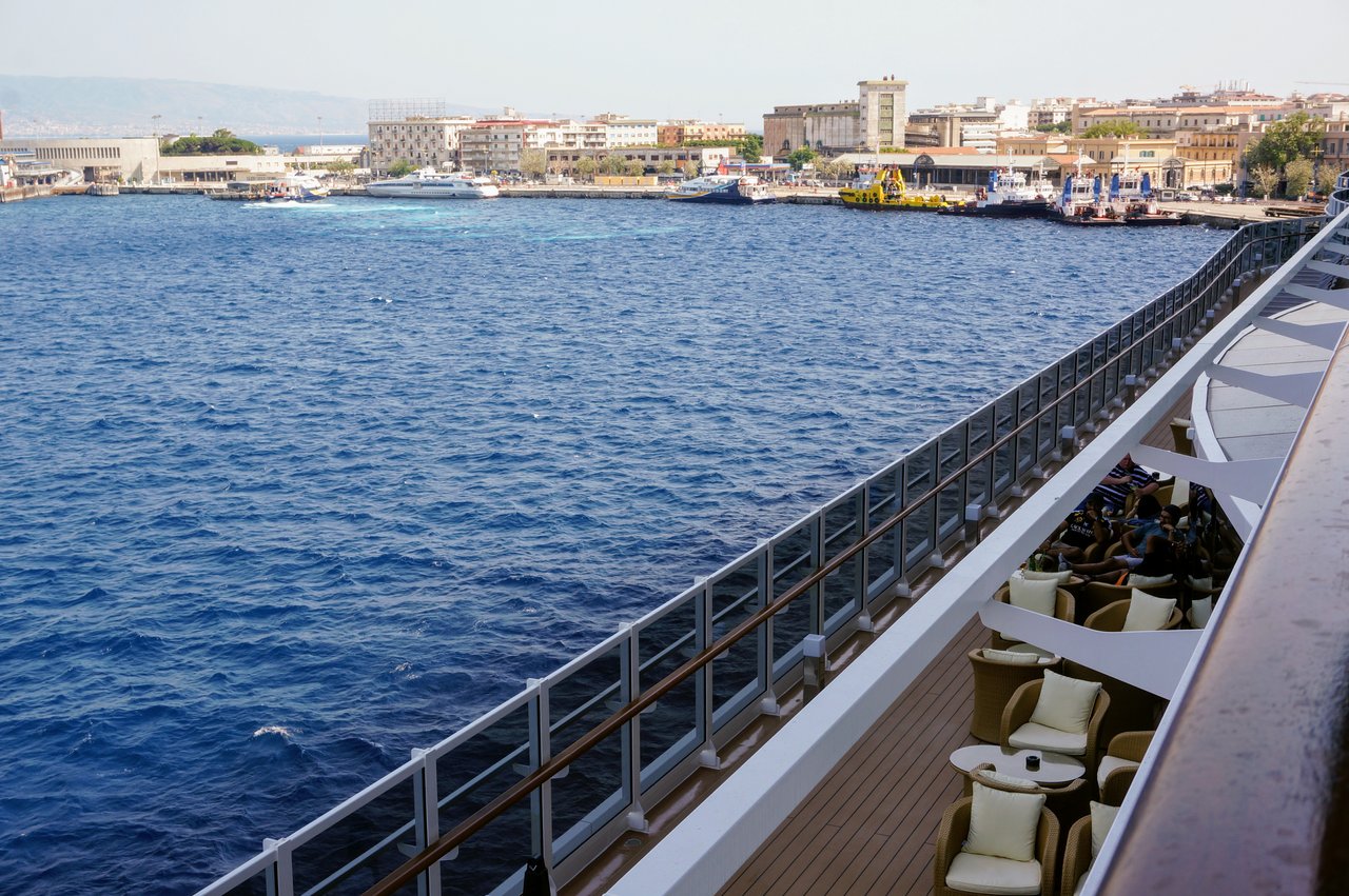 На собственном балконе, да по Средиземноморью.