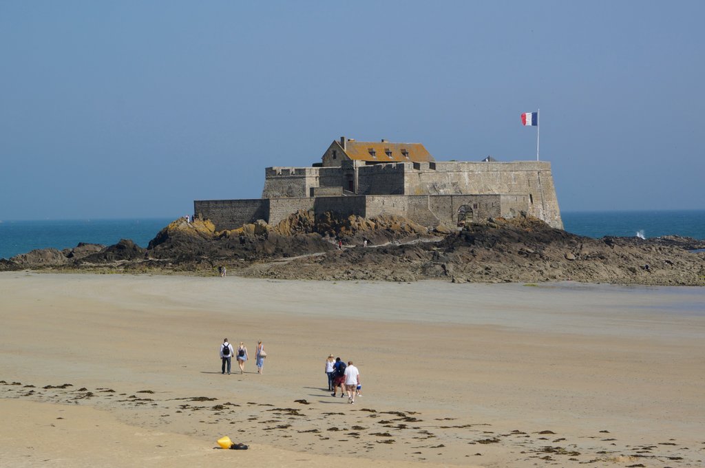 Через Нормандию и Бретань до Pointe du Raz в июне 2019.